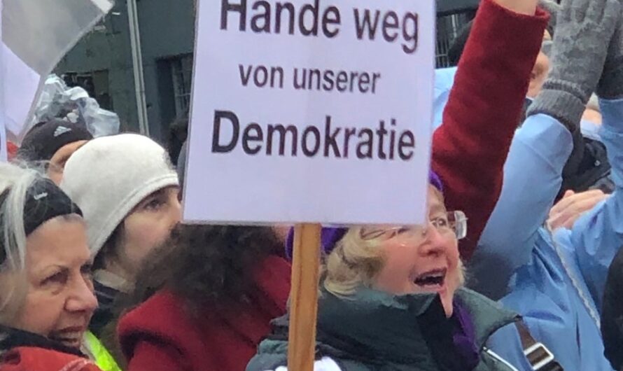 OMAS GEGEN RECHTS Mönchengladbach aktiv